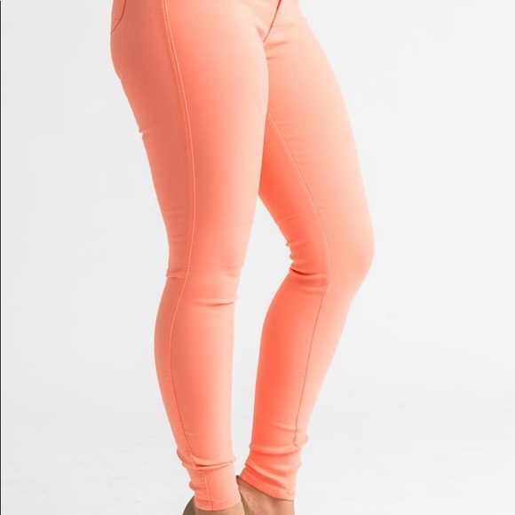 High waist Salmon colored Jean - Picture 2 of 3